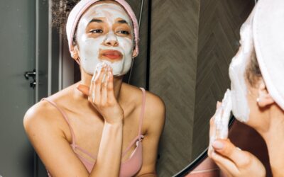 ¿Bloqueador o Crema Hidratante? El Orden Perfecto en tu Rutina Facial